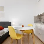Quiet Apartment With Kitchen Near The Metro