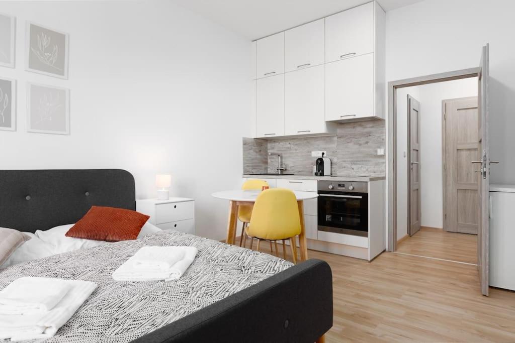 Apartment Quiet With Kitchen Near The Metro Prague